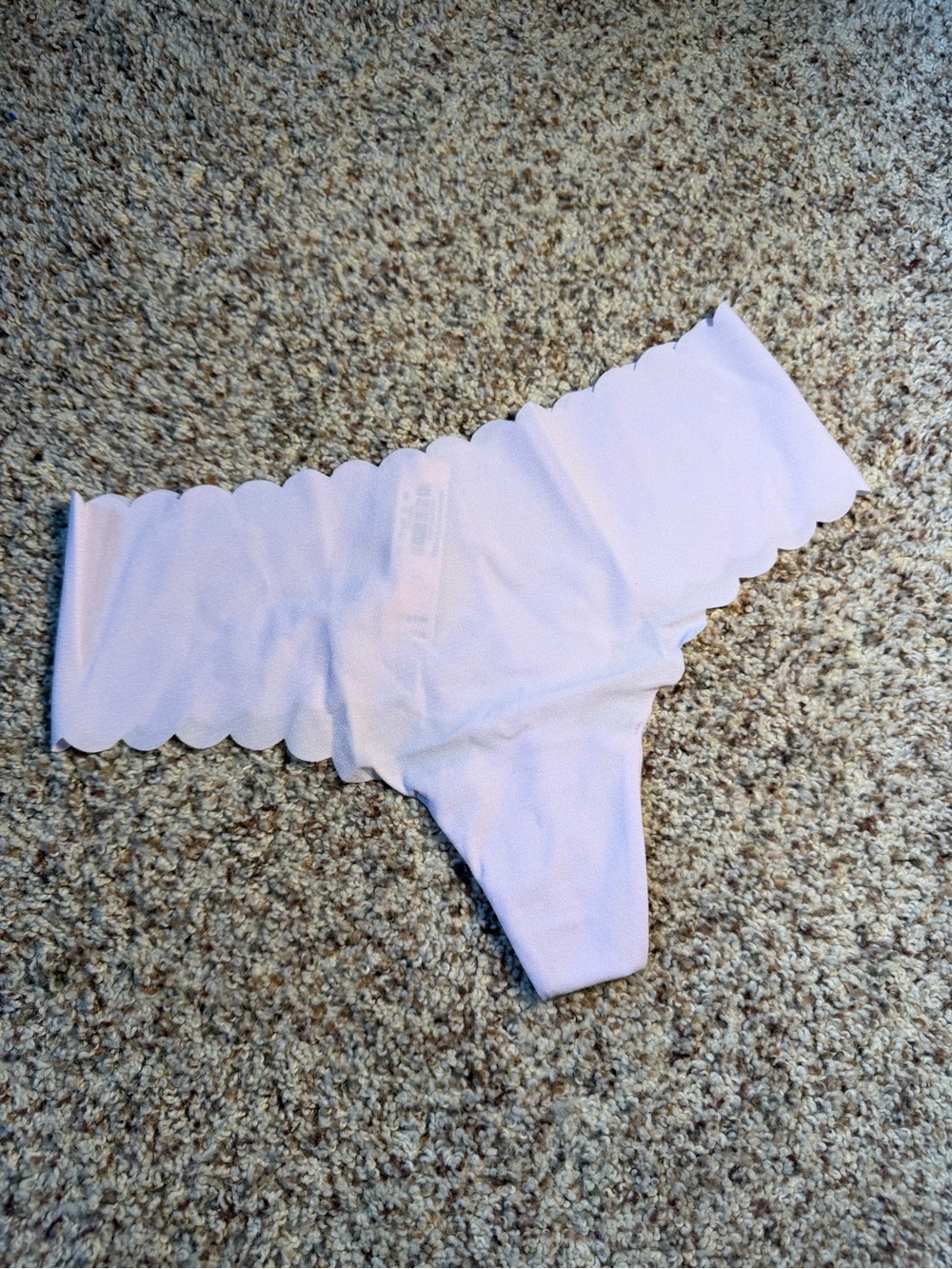 Victoria's Secret Scalloped Edge Thong - Pale purple size S NWT
